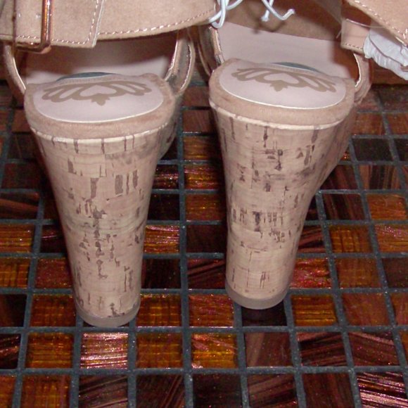 fergilicious cork  wedges- W S 17 - Picture 2 of 5